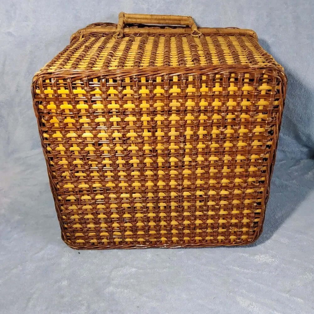 Vintage Large Two-Tone Woven Wicker Picnic Basket Storage Trunk Hinged Lid 15x13